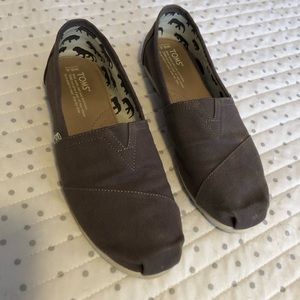 Gray toms!